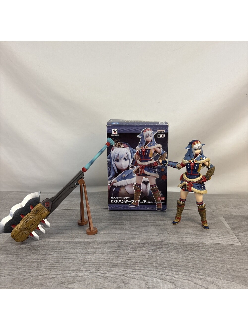 Banpresto Monster Hunter DXF Figure & Item Box Switch Axe Bundle